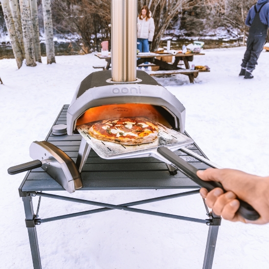 Imagine Cuptor pizza OONI Karu 12 pe lemn si carbuni