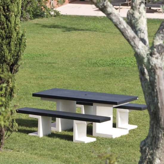 Imagine Set masă și două bănci de grădină, din beton, Pick & Nick Smooth, alb-gri, Tuozi