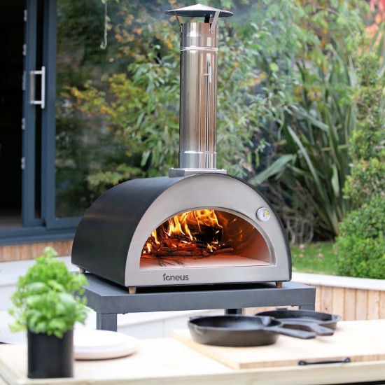 Cuptor pizza pe lemne, 60cm, Igneus Classico-Grafit in gradina